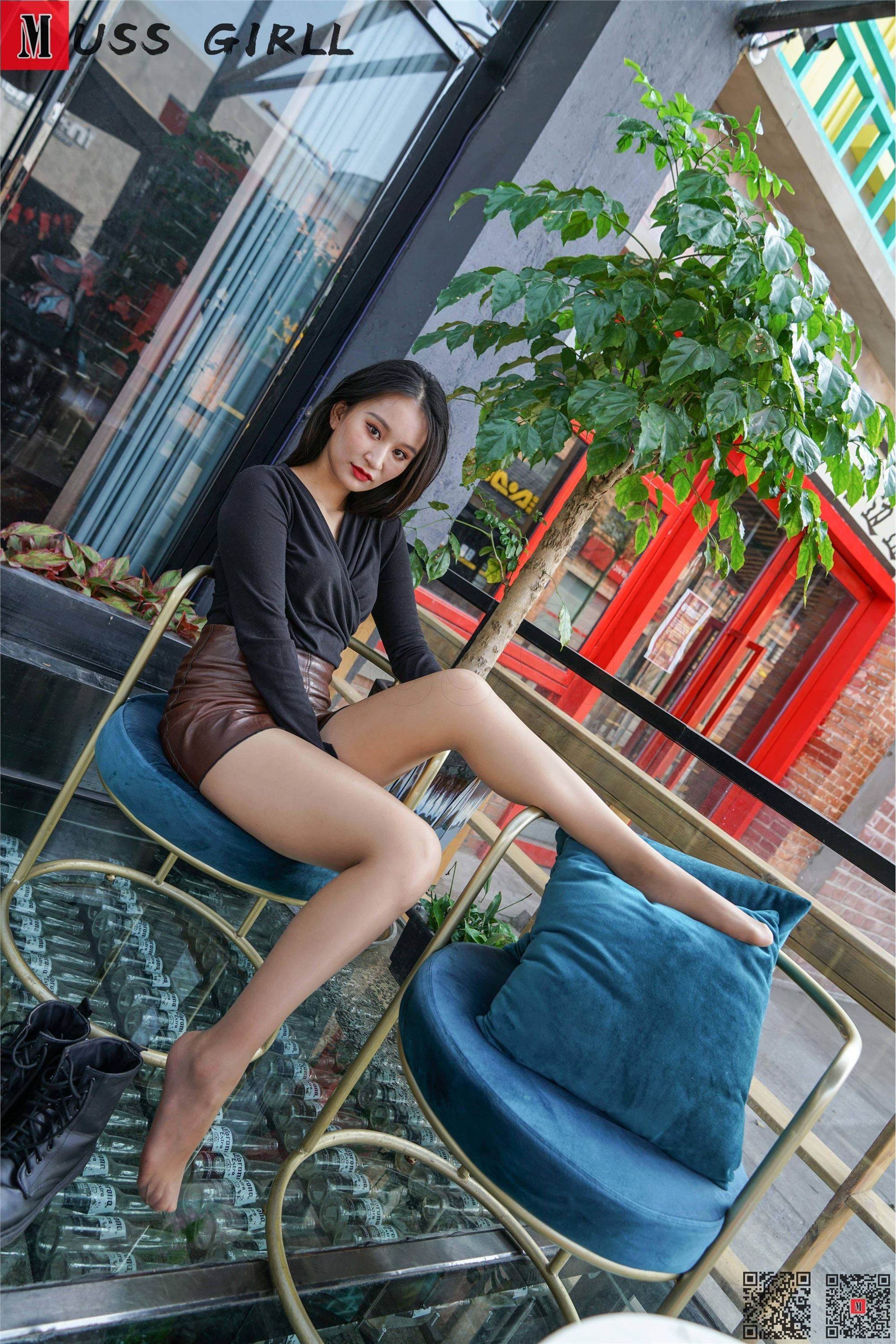 MussGirl慕丝女郎  NO.238-户外皮裙肉丝短靴美女